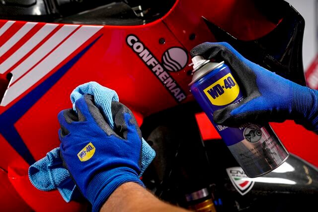 WD-40 Specialist Moto Lustreur Silicone 400ml - Brillance Et Protection Caoutchouc