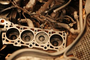 décalaminer les pistons et le joint de culasse