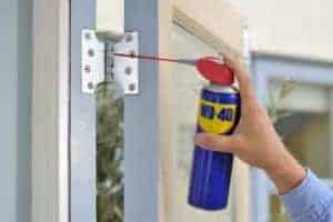 application precise produit multifonction charniere porte 300x200 1