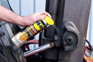 degraissage articulation de benne avec degraissant wd 40 specialist bd
