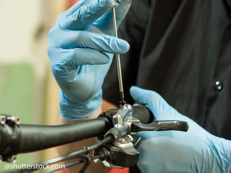 How to Perform Maintenance on the Hydraulic Brakes of Mountain Bikes