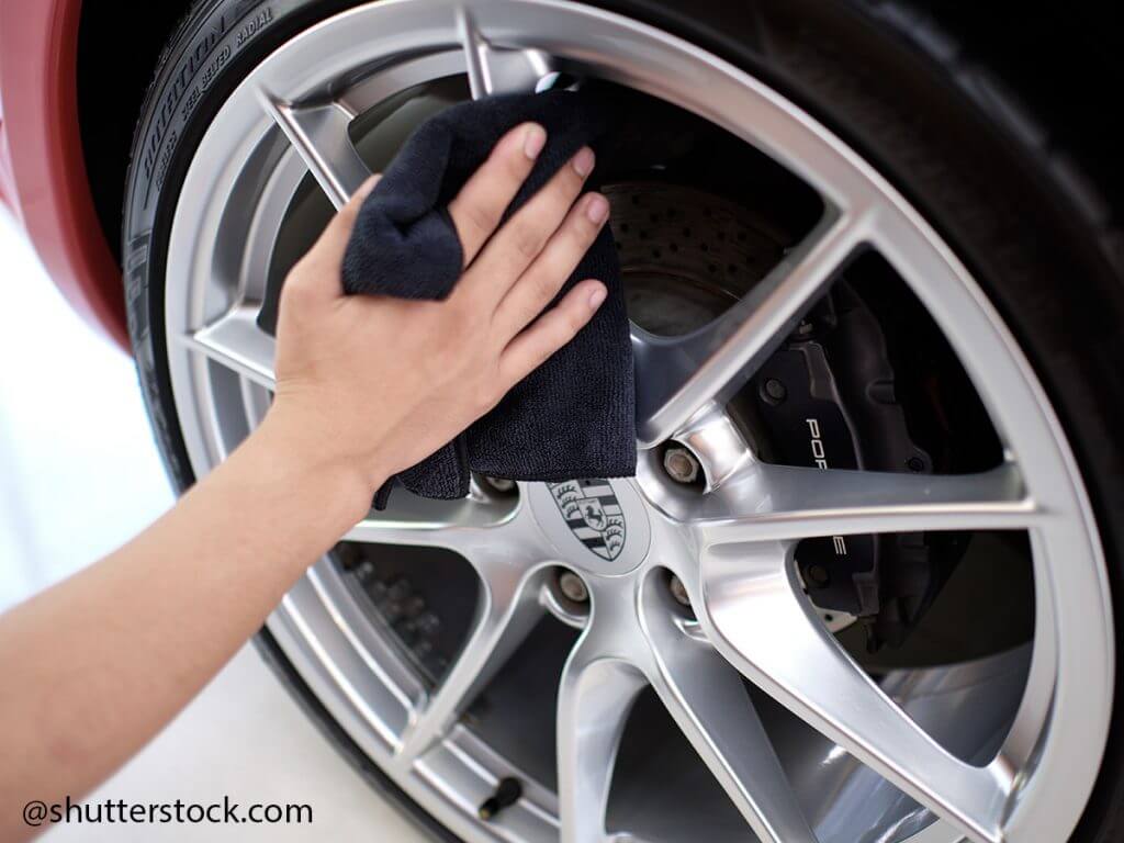 How to Clean your Car's Tyres ? WD40 Africa