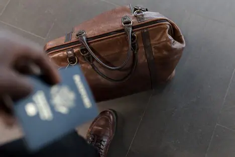 How to Lubricate Luggage Zippers - WD-40 Africa How to Lubricate Luggage Zippers - WD-40 Africa