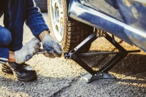 تغيير إطار السيارة